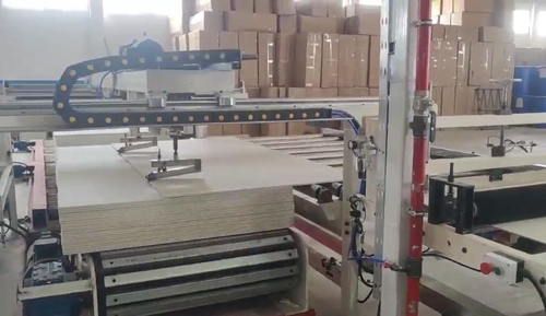 La machine entièrement automatique de fabrication de carreaux de plafond en plâtre est maintenant en service en Algérie.