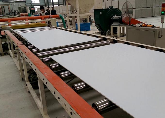 Chaîne de production stratifiée complètement automatique de plafond de gypse de papier d'aluminium de PVC et