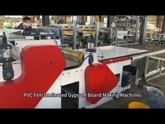 Ligne de production de panneaux de plafond en gypse recouverts de PVC avec alimentateur automatique de type push