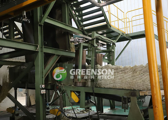 Ligne de production de panneaux de laine minérale à haut rendement avec une consommation d'énergie de 100 à 150 kW et un système de contrôle PLC