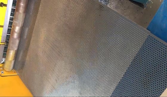 Un bon prix. Machine de perforation de planche de grande capacité avec une capacité de 1 PC/minute et contrôle PLC en ligne