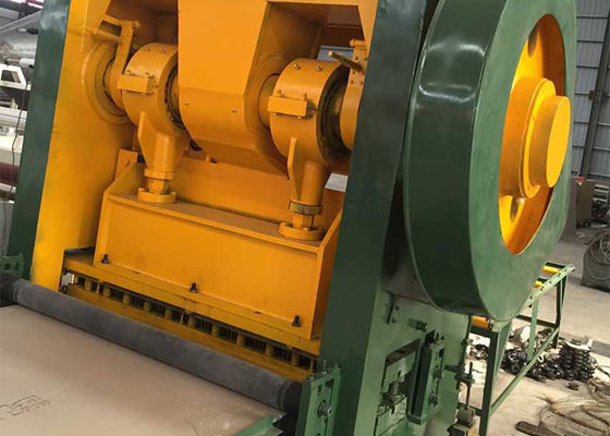 Un bon prix. Machine de poinçon de perforation d'écran antibruit pour des forces de défense principale/HPL de Sheetrock en ligne