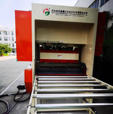 Un bon prix. Machine de perforation de plaques de plâtre de plâtre en ligne