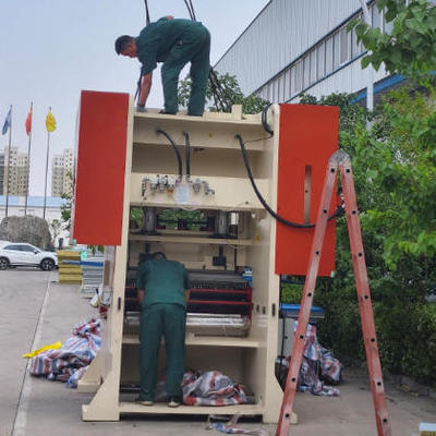 Un bon prix. Carreaux de plafond en plâtre au silence en ligne