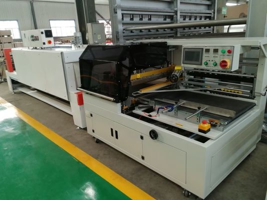 Un bon prix. Machine de fabrication de dalles de plafond en gypse entièrement automatisée 1200*600mm avec colle à l'eau pour film PVC en ligne