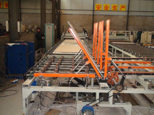 Un bon prix. Technologie avancée Machine à laminer en PVC et en aluminium en ligne