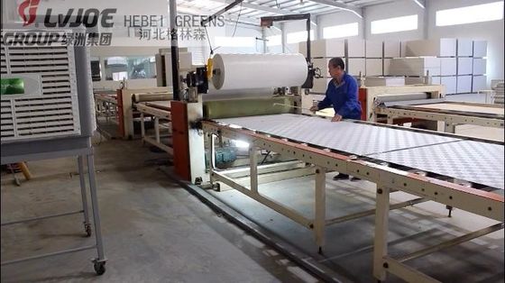 Un bon prix. Machine complètement automatique de stratification de capacité élevée moins de travail pour le panneau de gypse en ligne