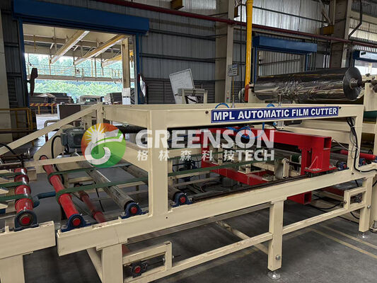 Un bon prix. Machine de laminage de plaques de gypse en PVC avec une largeur de laminage efficace de 1300 mm, une vitesse de 15 m/min et une capacité de 2 à 6 millions de mètres carrés pour la production de carreaux de plafond en gypse en ligne