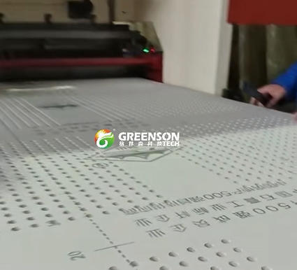 Un bon prix. Machine de perforation automatique à haute pression de 200 T pour les planches de construction d'épaisseur maximale de 20 mm en ligne