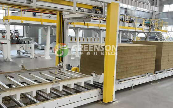 Un bon prix. Ligne de production de panneaux sandwich PIR entièrement automatique pour les panneaux de toit et de murs de 40 à 300 mm d'épaisseur et de 950 à 1200 mm de largeur en ligne