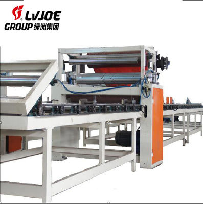 Un bon prix. Chaîne de production automatique de machine de plafond de PVC 1300mm Wid de stratification maximum en ligne