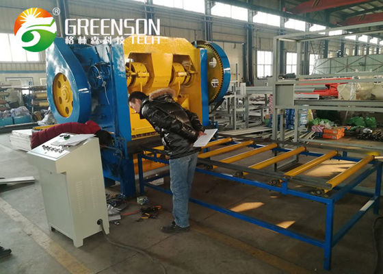 Un bon prix. Tuiles automatiques économiques de plafond de gypse poinçonnant la machine de perforation en ligne