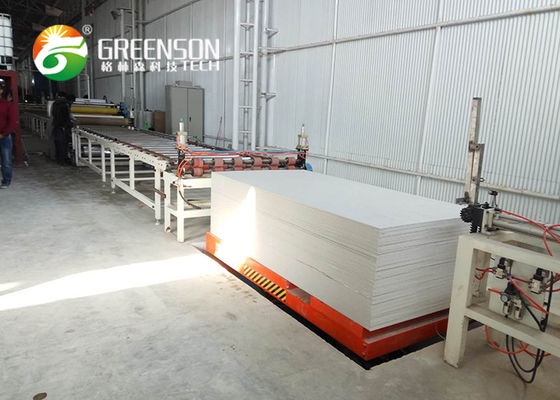 Un bon prix. Chaîne de production stratifiée par PVC de tuile de plafond de gypse avec le coût bas en ligne