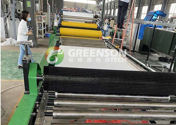 Ligne de production de carreaux de plafond en gypse en PVC de 7 mm d'épaisseur avec support de dépannage de l'ingénieur