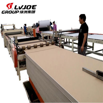 Un bon prix. Machine complètement automatique de plaque de plâtre de film de PVC ou de stratification de tuiles de plafond en ligne