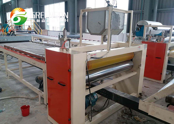 Un bon prix. Machine automatique entière de stratification de plaque de plâtre de film de PVC 603*603 ou 600*1200 en ligne
