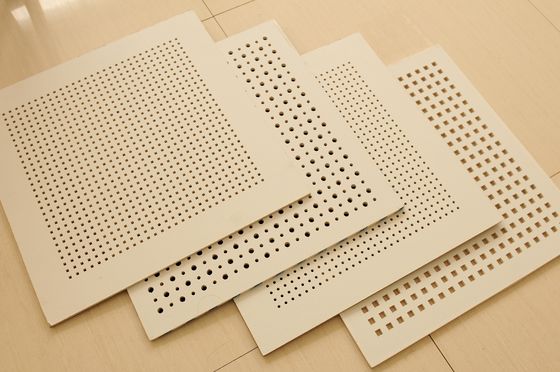Le plafond acoustique couvre de tuiles la machine de perforation de feuille pour perforations rectangulaires rondes/
