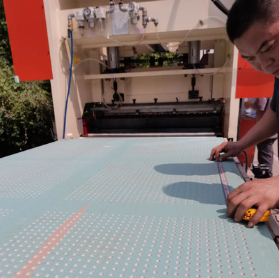 Un bon prix. Machine à perforer les tôles à poinçonnage automatique complet en ligne