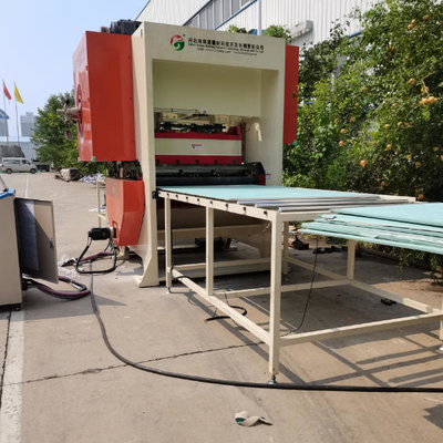 Un bon prix. Machine de perforation automatique de tôles de plaques de plâtre perforé MgO en ligne