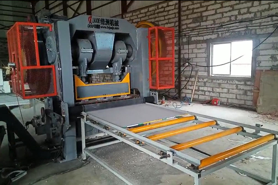 Un bon prix. Machine de perforation du gypse carreaux de plafond en ligne