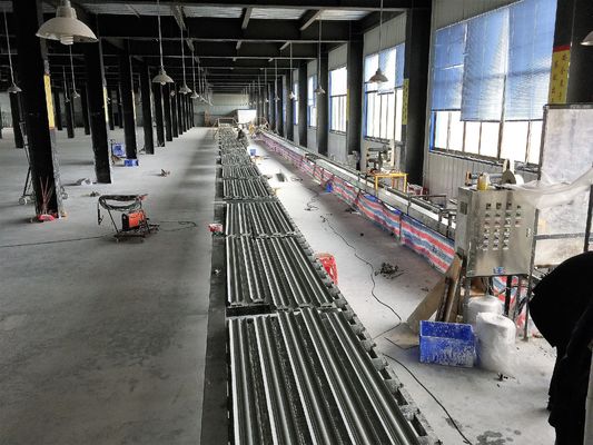 Un bon prix. Chaîne de production automatique de corniche de gypse avec le contrôle centralisé de PLC en ligne