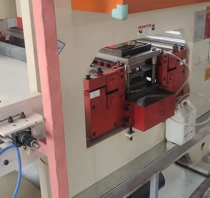 Machine de poinçonnage en acier perforée en acier perforé personnalisé