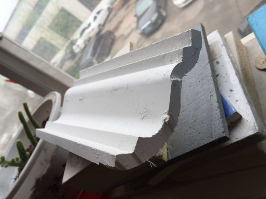 Un bon prix. Logez la corniche décorative intérieure de gypse préparant la machine/gypse Cornice des bâtis en ligne