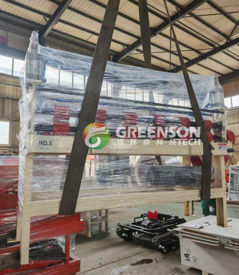 Un bon prix. Machine automatique de plaques de plâtre laminées en PVC avec un laminage efficace de 1300 mm, système PLC et une capacité de 2 à 6 millions de m2 par an en ligne