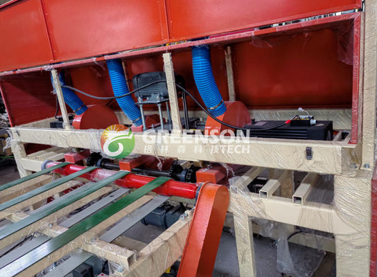 Un bon prix. Machine de lamination entièrement automatique avec lamination effective de 1300 mm, capacité de production de 2 à 6 millions de m²/an et vitesse réglable de 3 à 15 m/min en ligne