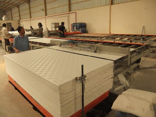 Papier d'aluminium de PVC/moins de machine de travail de stratification avec les configurations automatiques élevées