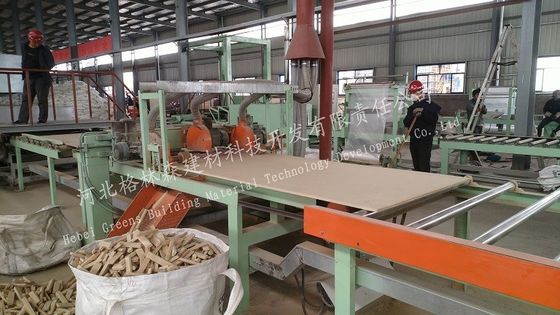 Un bon prix. Chaîne de production minérale de panneau de particules de plafond faux de décoration intérieure en ligne