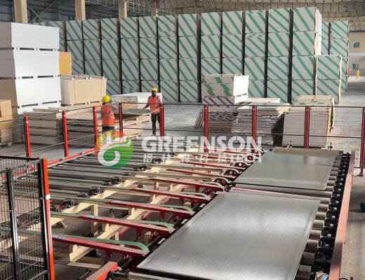 Un bon prix. Ligne de production de dalles de plafond en gypse de 1300 mm de largeur de laminage effective avec vitesse réglable de 2 à 15 m/min et contrôle électrique par système PLC en ligne