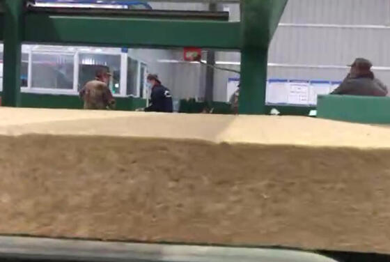 Un bon prix. Ligne de production automatique de laine de roche avec 1200-2400 mm largeur de planche 80-200kg/m3 Densité et support d'ingénieur étranger en ligne