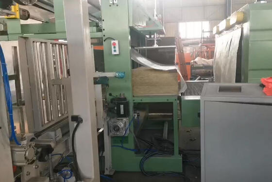 Ligne de production de laine de roche contrôlée par automate programmable (PLC) avec cuisson à haute température et densité de matière première de 80-200 kg/m3