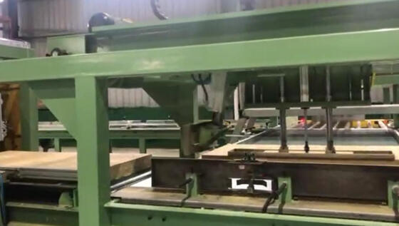 Un bon prix. Ligne de production de laine de roche avec système de contrôle PLC pour une production de 30 000 tonnes par an et une densité de 80-200 kg/m3 en ligne