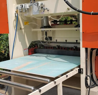 Un bon prix. Machine de perforation de feuilles robuste avec une pression de poinçonnage de 160 kg, des formes de trous personnalisables et une compatibilité multi-matériaux en ligne