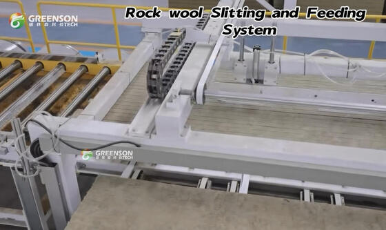 Ligne de production de panneaux de sandwich PU PIR entièrement automatique à haute capacité à vitesse variable pour chambre froide de maison préfabriquée