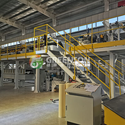 Machine de fabrication de panneaux sandwich entièrement automatique pour les maisons préfabriquées de 600 à 1200 mm de largeur et facile à utiliser