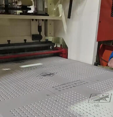 Un bon prix. Perforateur professionnel de 160 tonnes de pression, puissance de 11 KW pour cloisons sèches, avec plusieurs formes de trous pour plaques de plâtre et panneaux de fibrociment en ligne