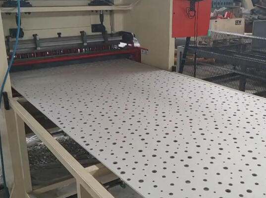 Un bon prix. Ligne complètement automatique de perforation de feuille machine de perforation de feuille 1220x2440 en ligne