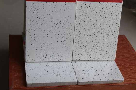Un bon prix. chaîne de production clé en main de panneau de plafond de fibre minérale acoustique d'usine de laine minérale de 603x603mm en ligne