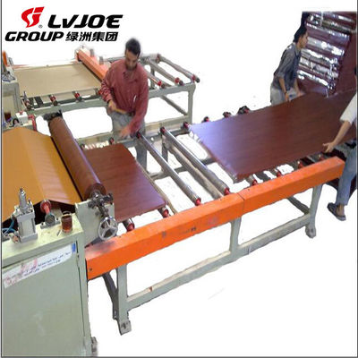 Un bon prix. Tuiles automatiques et efficaces de plafond de gypse de PVC faisant la machine en ligne