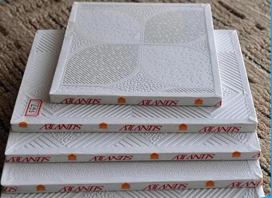 Un bon prix. Vitesse des machines 15m/Min de matériaux de construction de machine de plafond de gypse de PVC en ligne