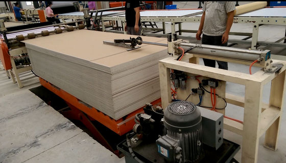 Poussée - dactylographiez le système de alimentation de PLC de machine de stratification de panneau de gypse de film de PVC de conseil