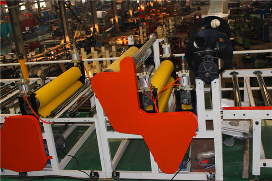 Un bon prix. Petite largeur de stratification maximum de la machine 1300mm de stratification de PVC de panneau de gypse d'entreprise en ligne