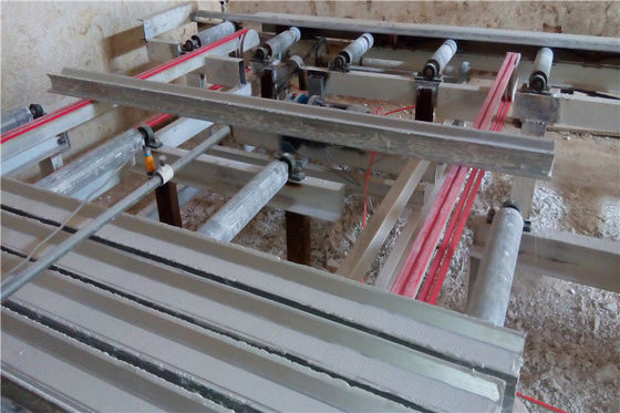 Un bon prix. Corniche à haute production de gypse faisant la machine pour la production de panneau de gypse en ligne
