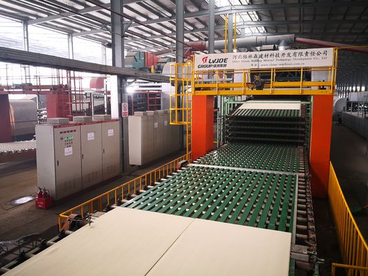 Un bon prix. Chaîne de production de tuile de plafond de gypse état de machines de matériaux de construction nouvel en ligne